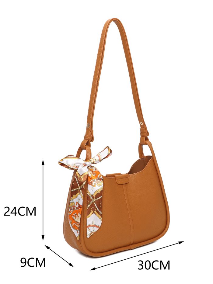 Bolso hobo con pañuelo decorativo