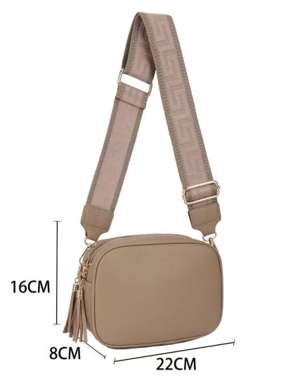 Bolso bandolera tipo cámara con borlas