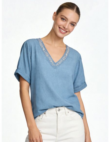 Bestickte Bluse in Jeansoptik mit V-Ausschnitt