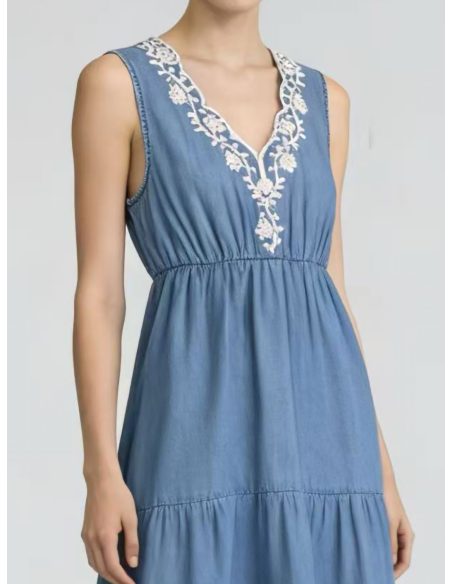 Robe longue brodée, effet denim, col en V