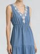 Robe longue brodée, effet denim, col en V