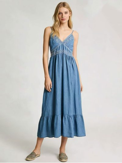 Vestido bordado símil denim con tirantes