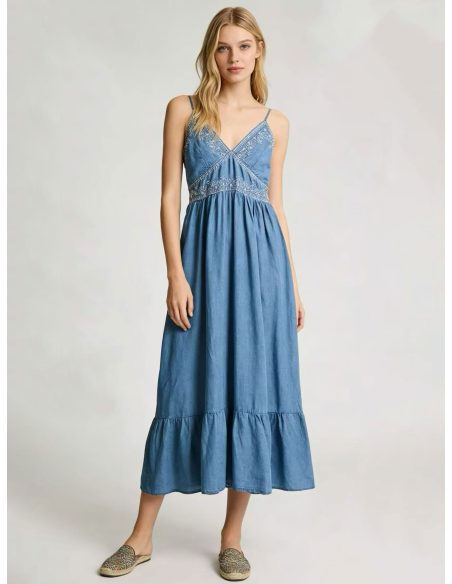 Vestido bordado com efeito jeans e alças.