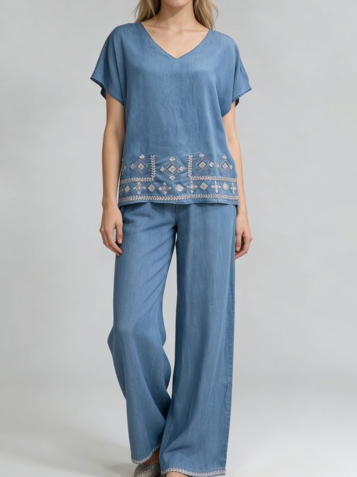 Conjunto de blusa e calça bordadas com efeito jeans