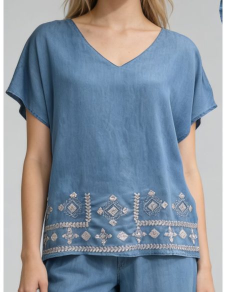 Conjunto de blusa e calça bordadas com efeito jeans