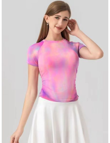 Camiseta esportiva tie-dye de manga curta