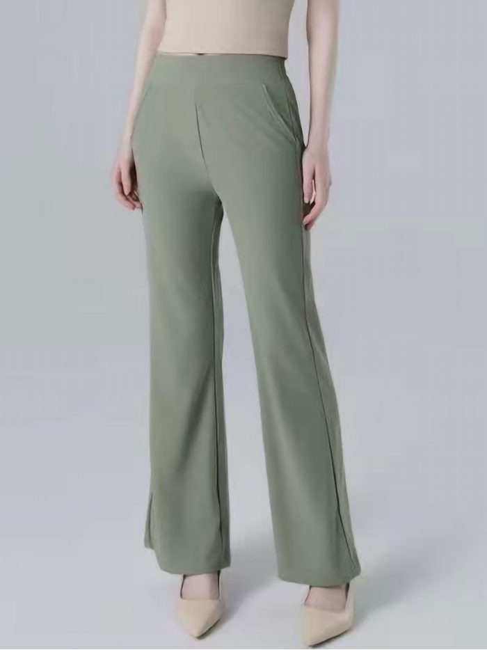 Pantalón flare bolsillos y cintura elástica