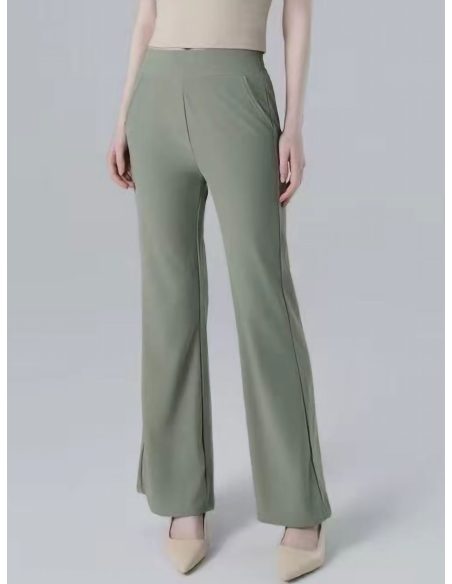 Pantalón flare bolsillos y cintura elástica