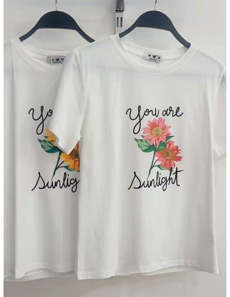 Camiseta You are Sunlight flores