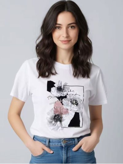 camiseta com colagem floral