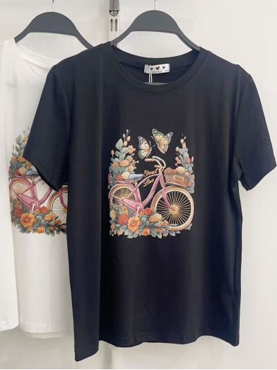 Camiseta estampada de bicicleta y flores