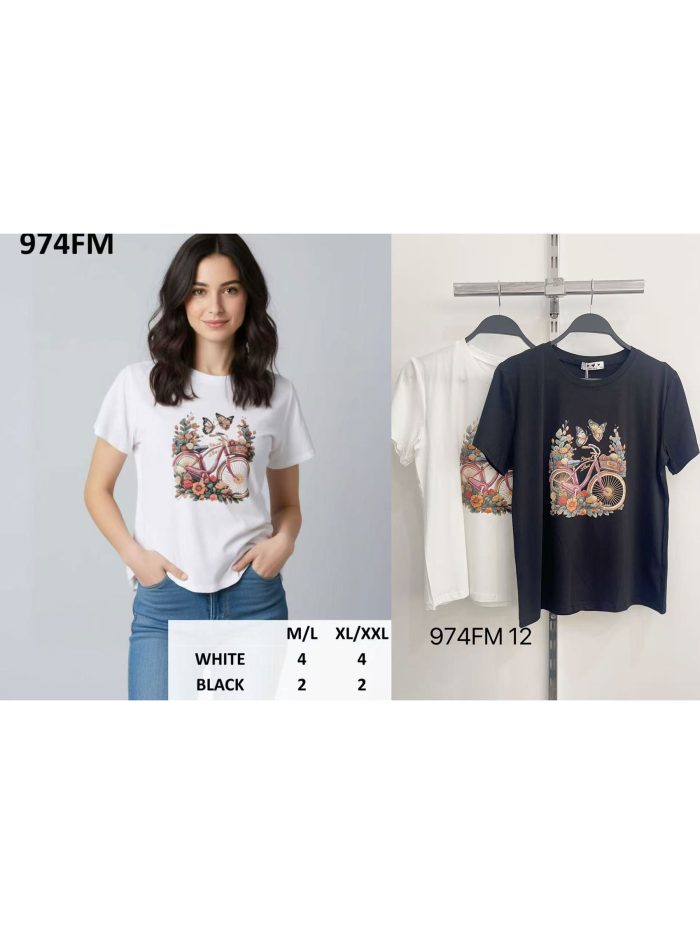 Camiseta estampada com bicicleta e flores.