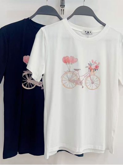 Camiseta estampada de bicicleta y globos