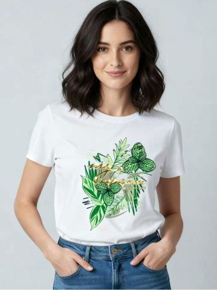 Camiseta mariposa y hojas