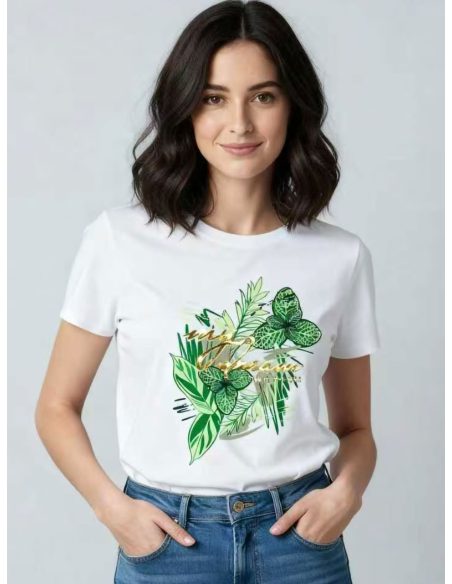 Camiseta mariposa y hojas