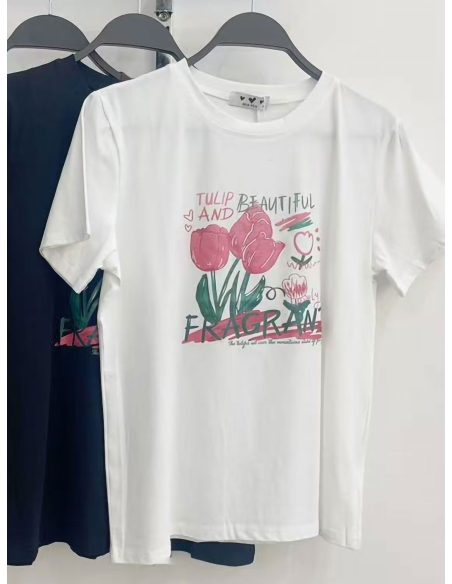 Camiseta com estampa de tulipas