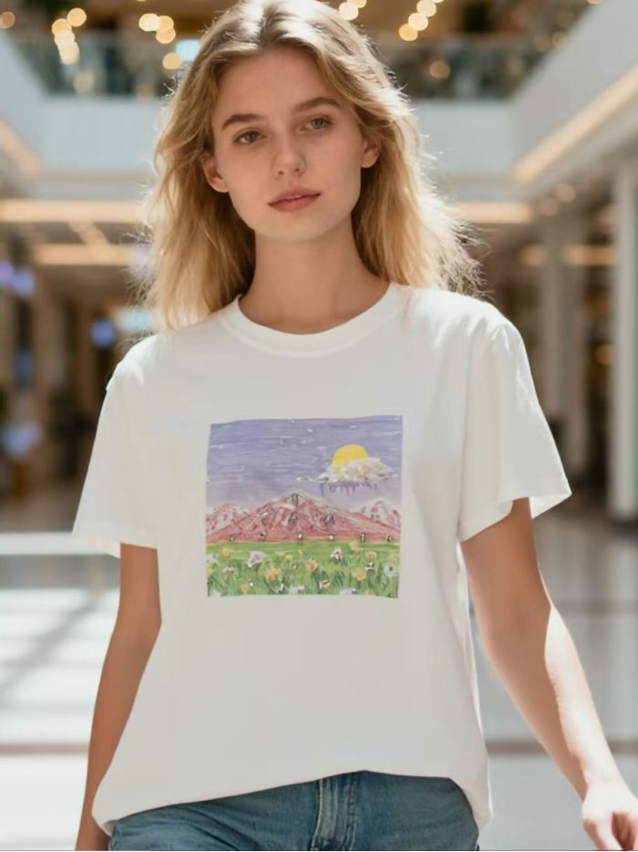 T-shirt con stampa paesaggio