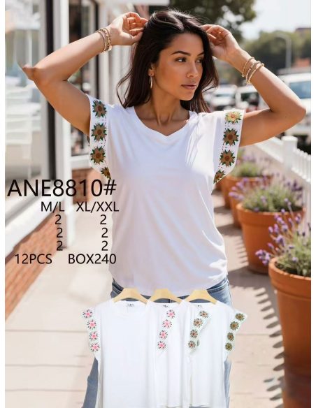 Camiseta ribete floral en mangas