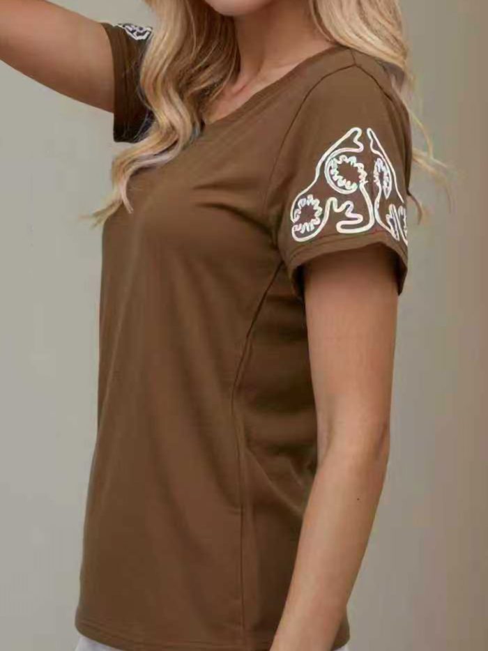 Maglietta ricamata sulla manica