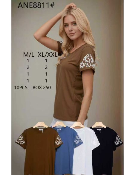 Maglietta ricamata sulla manica