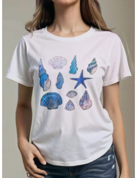 Camiseta estampada de conchas y estrellas de mar