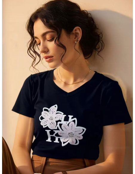 T-Shirt mit Blumenapplikationen und Schriftzug