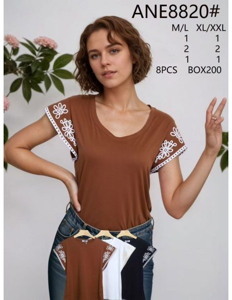 T-shirt à col en V avec manches brodées