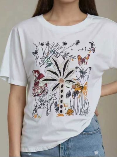 T-Shirt mit Pflanzen- und Schmetterlingsmuster