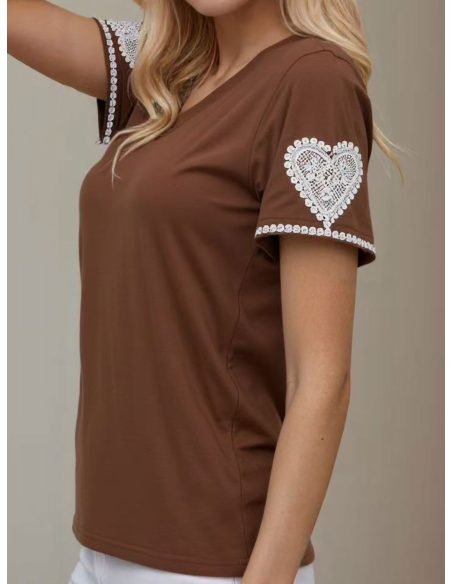 Maglietta con dettaglio a cuore sulle maniche