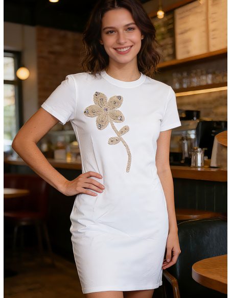 Abito ricamato con fiori e strass