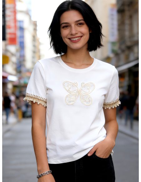 T-shirt con farfalla ricamata e dettaglio di rifiniture in perle
