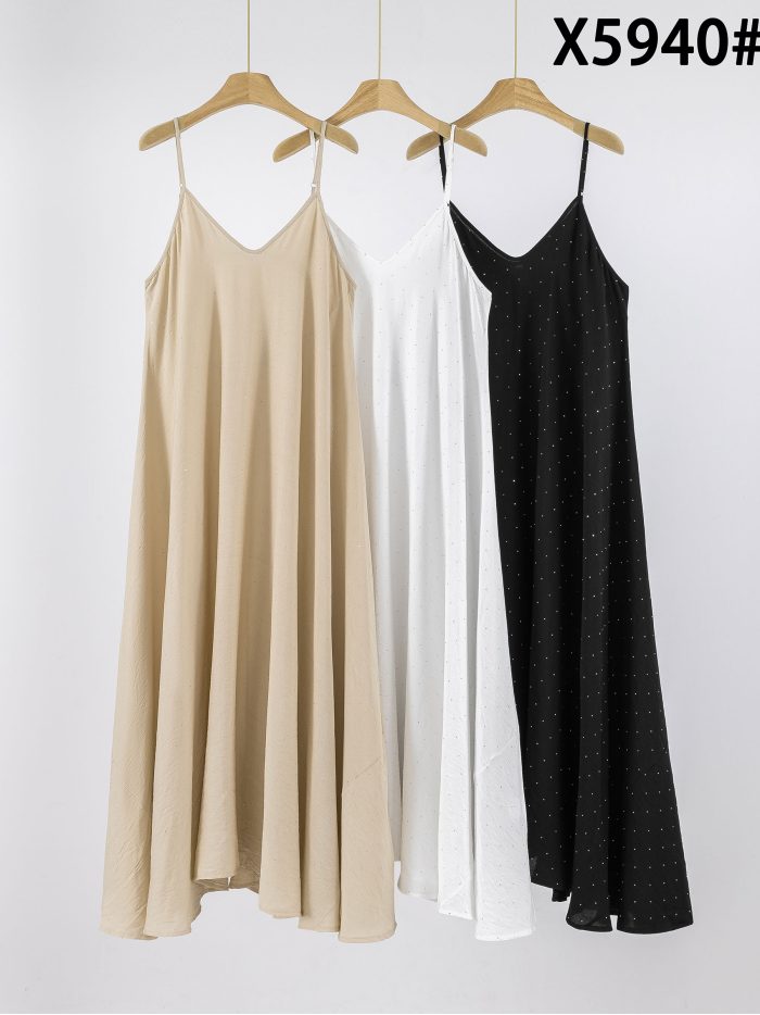 Maxikleid in Leinenoptik mit Trägern und Strasssteinen