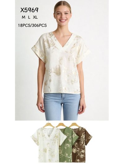 Blusa flores efecto dorado cuello pico 2