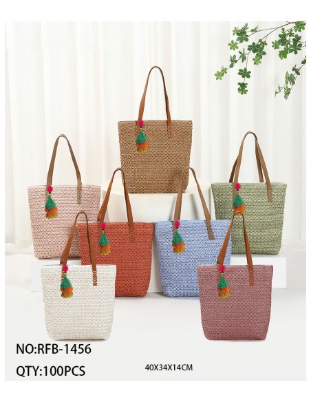 Bolso tote de rafia con colgante de pompones