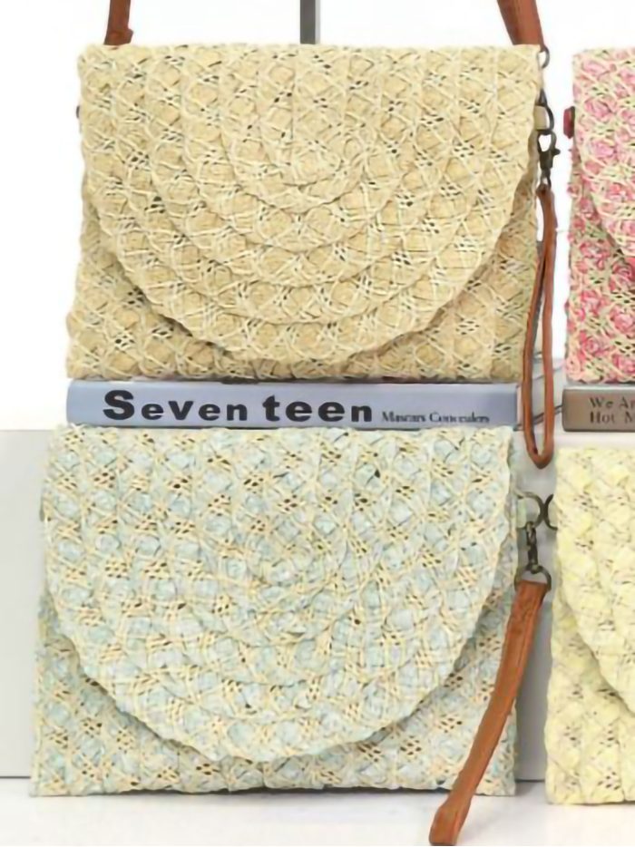 sac bandoulière en raphia style enveloppe