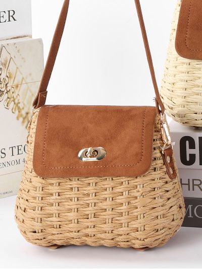 Bolso bandolera de rafia con solapa efecto piel