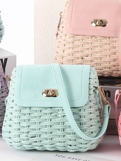 Bolso bandolera de rafia con solapa efecto piel