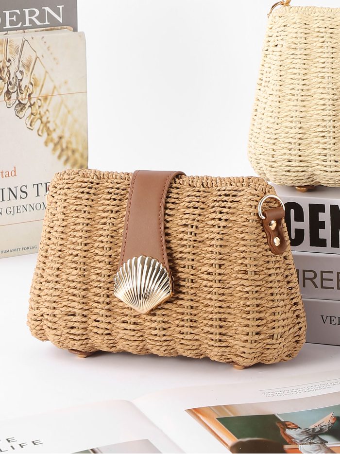 Bolso bandolera de rafia con cierre concha