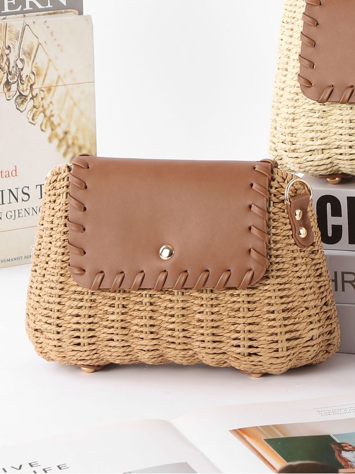 Bolso bandolera de rafia con solapa efecto piel