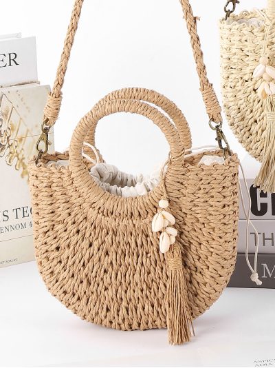 Bolso de mano media luna rafia con  borla