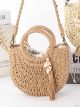 Bolso de mano media luna rafia con  borla