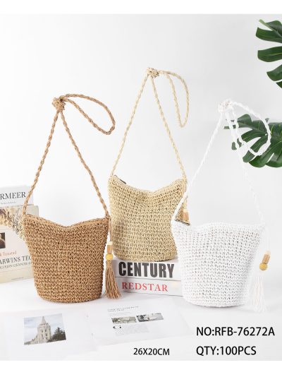 Bolso bandolera de rafia con borla 2