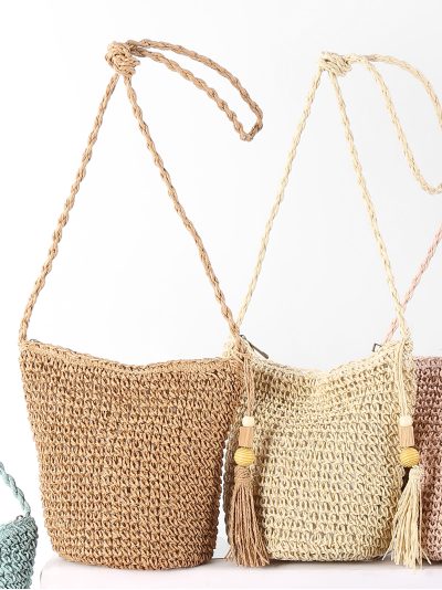 Bolso bandolera de rafia con borla