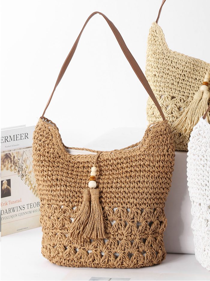 Bolso hobo de rafia con borlas