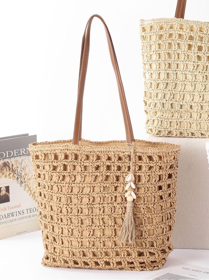 Bolso tote de rafia calada con borla y conchas