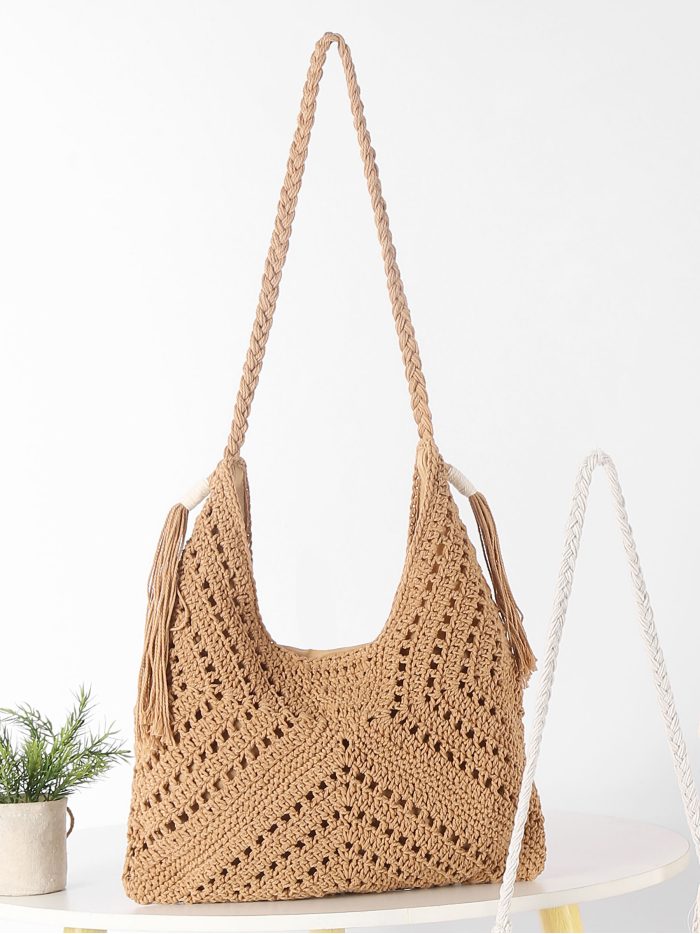 Bolso hobo de crochet con borlas laterales