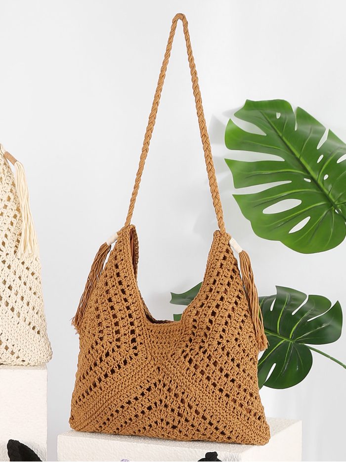 Bolso hobo de crochet con borlas laterales