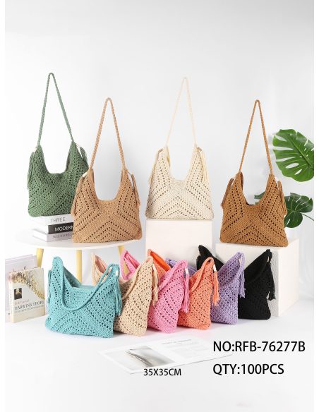 Bolso hobo de crochet con borlas laterales