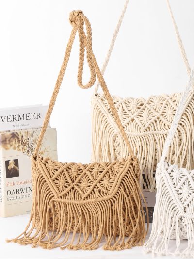 Bolso bandolera de macramé con flecos