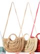 Bolso de rafia semicircular con asa redonda